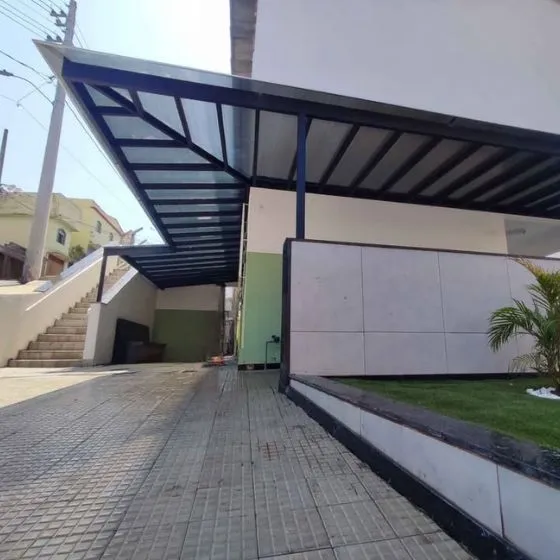 Pergolado Fixo de Ferro em Cerquilho SP — Cobertura com calha lateral para escoamento