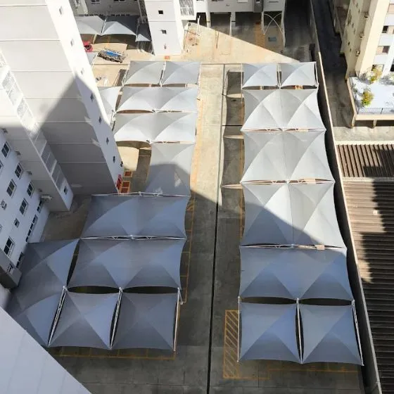 Sombreadores para Veículos em São José, Cerquilho SP Sombreadores para Veículos em São José, Cerquilho SP — Cobertura em pátio de comércio com mesas externas